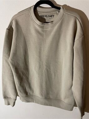 Free Planet Women's Light Sage Crewneck Sweatshirt
